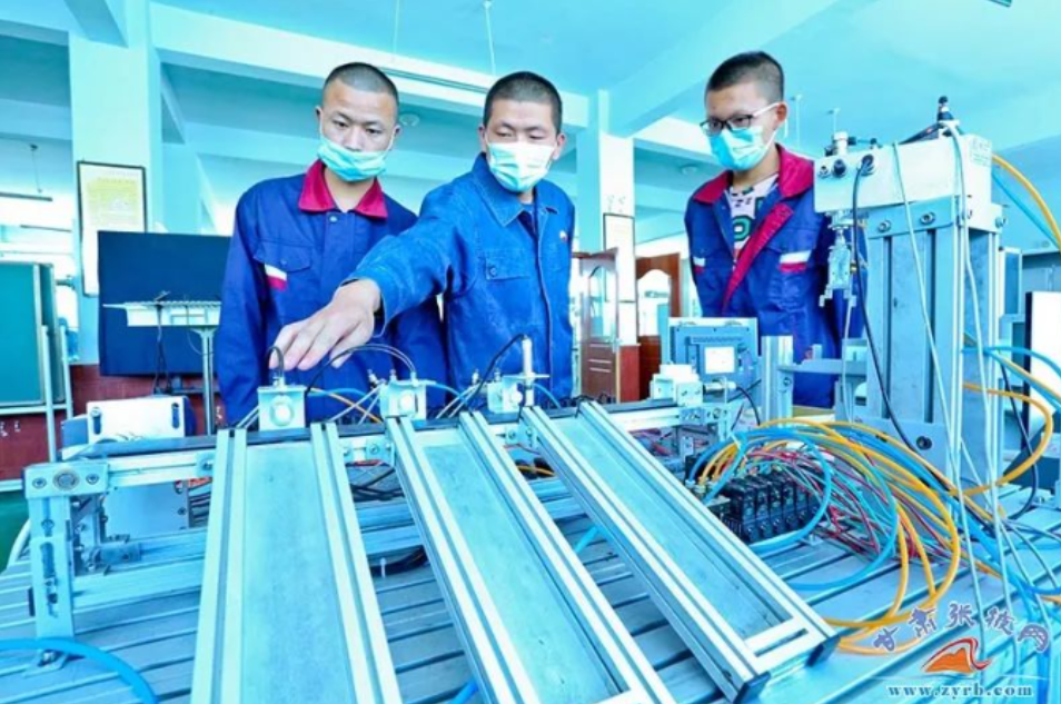 【“三抓三促”行動(dòng)專題報(bào)道】高臺(tái)：打好“組合拳”穩(wěn)崗促就業(yè)