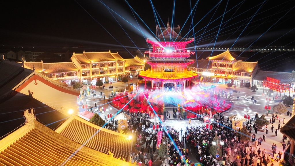 【組圖】甘肅張掖：光影秀炫耀甘州府城夜空